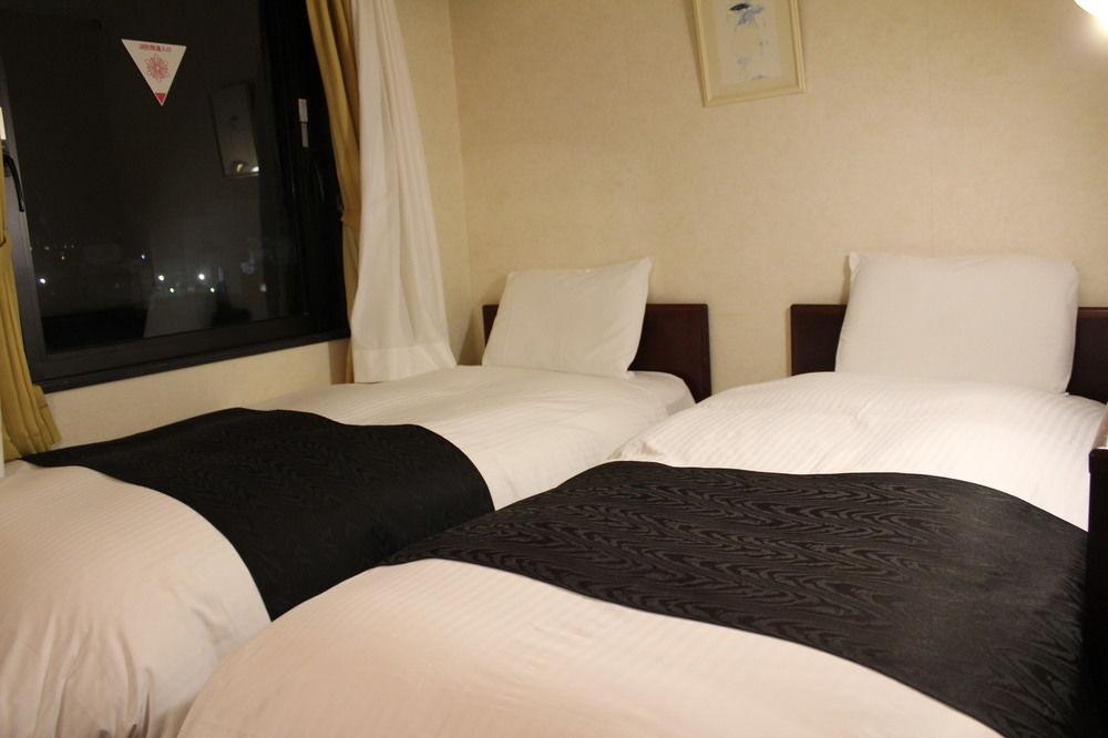 Uozu Manten Hotel Ekimae Exteriör bild