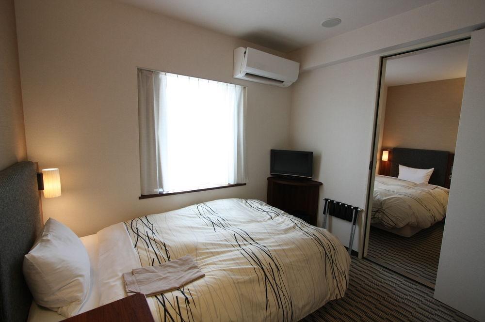 Uozu Manten Hotel Ekimae Exteriör bild